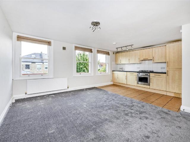 Apartment for rent in Brondesbury, Greater London