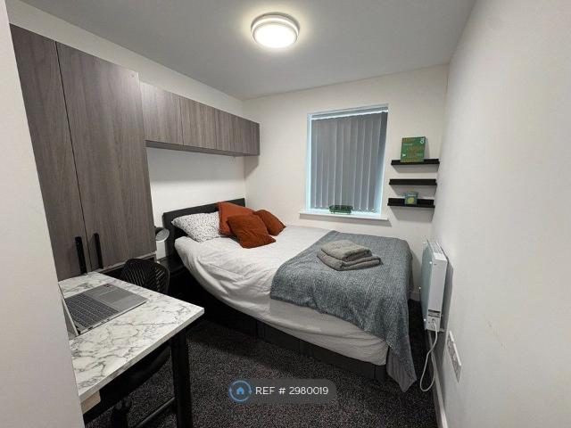 Room for rent in Kensington, Calderstones
