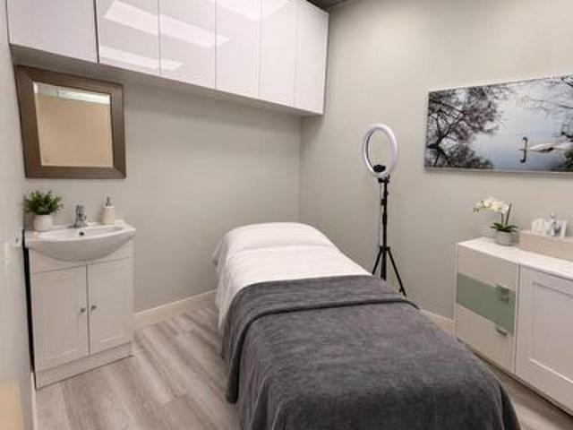 Commercial for rent in York, Ontario