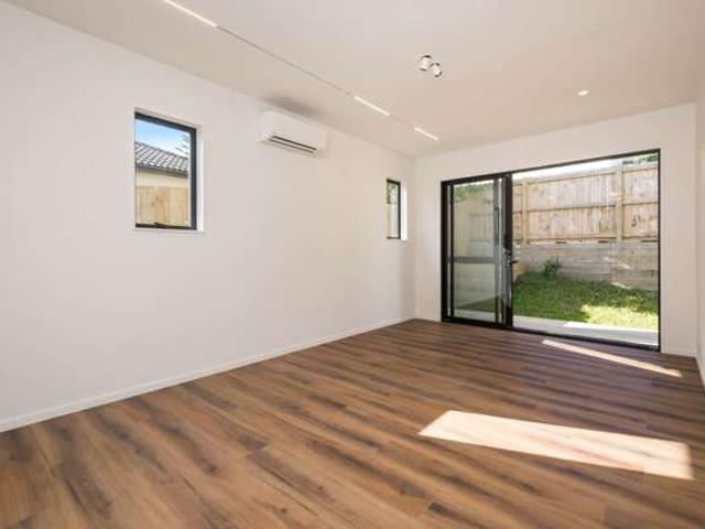 Townhouse for rent in Wairau Valley