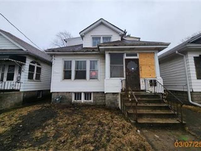 House for sale in Riverdale