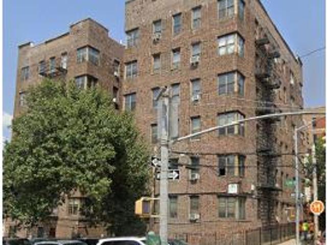 Property for sale in The Bronx, Arverne