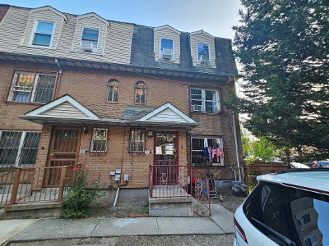 House for sale in The Bronx, Arverne