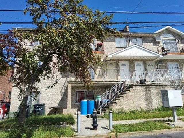 House for sale in The Bronx, Arverne