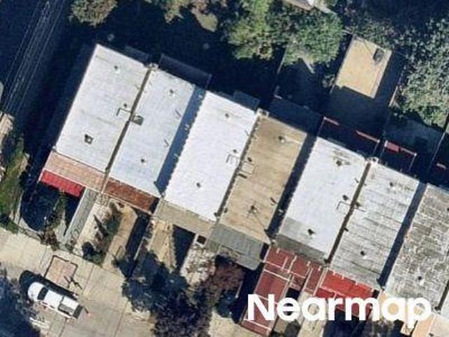 House for sale in The Bronx, Arverne