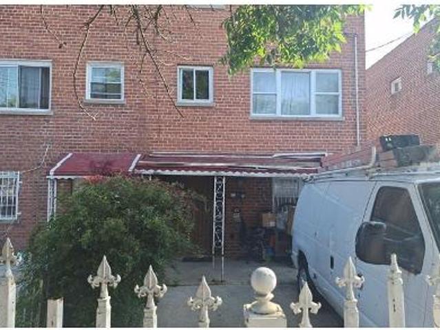 House for sale in The Bronx, Arverne