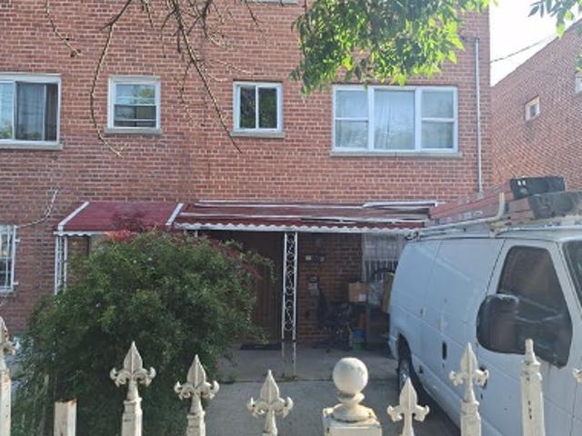 House for sale in The Bronx, Arverne