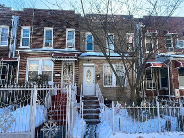 House for sale in The Bronx, Arverne