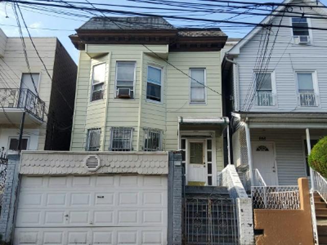 House for sale in The Bronx, Arverne