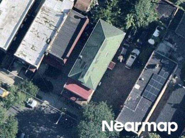 House for sale in The Bronx, Arverne
