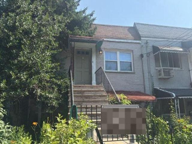 House for sale in The Bronx, Arverne