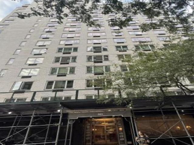 House for sale in Manhattan Community Board 6, New York