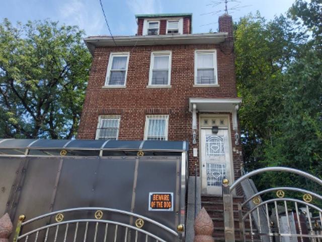 House for sale in The Bronx, Arverne
