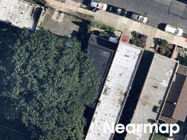 House for sale in The Bronx, Arverne