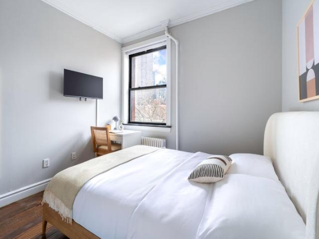 Room for rent in Arverne, New York