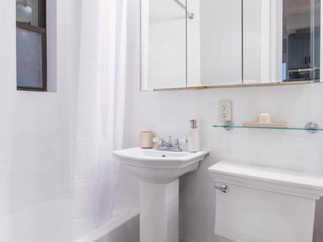 Room for rent in Arverne, New York