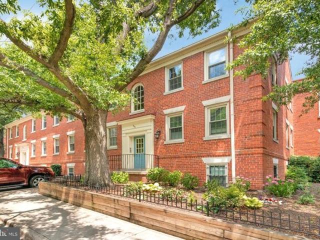 Condo for sale in Alexandria