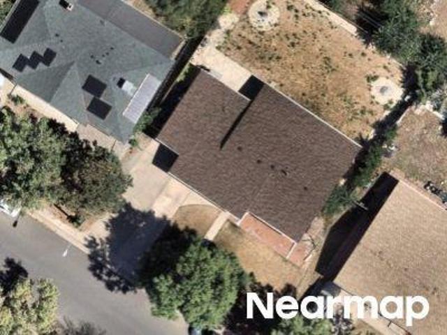 House for sale in Aurora