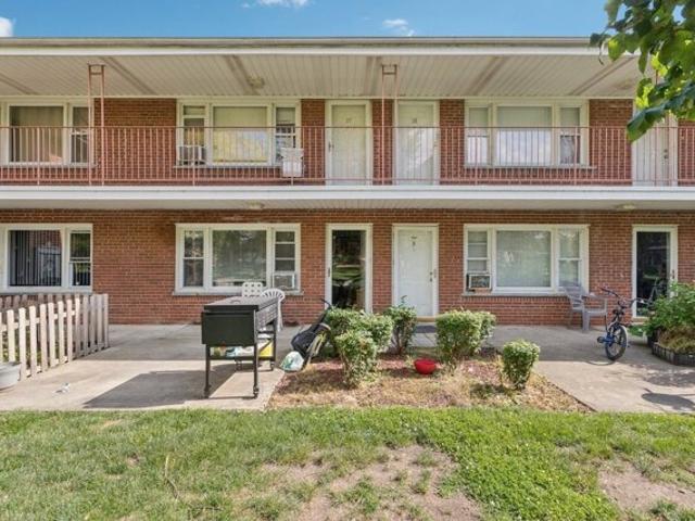 Condo for sale in Arlington Heights