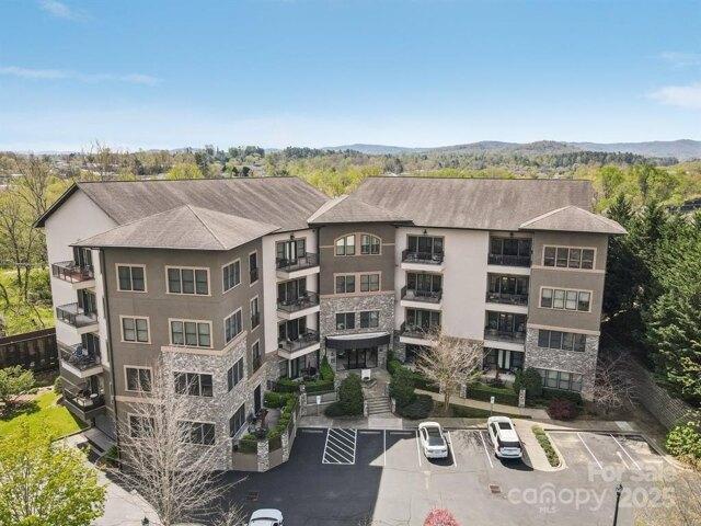 Condo for sale in Hendersonville