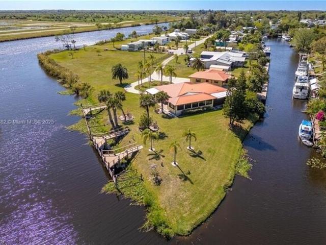 House for sale in Moore Haven, Florida
