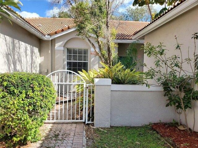 House for sale in Sunrise