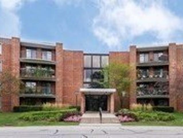 Condo for sale in Arlington Heights