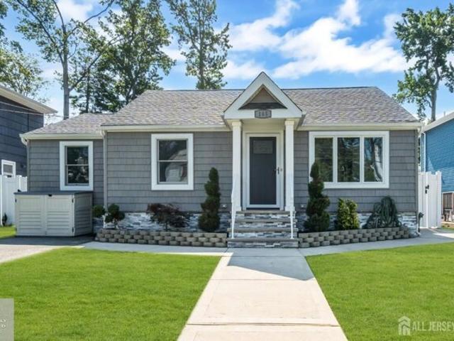 House for sale in Avenel, New Jersey