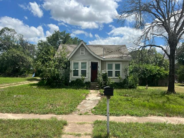 House for sale in Hamilton, Texas