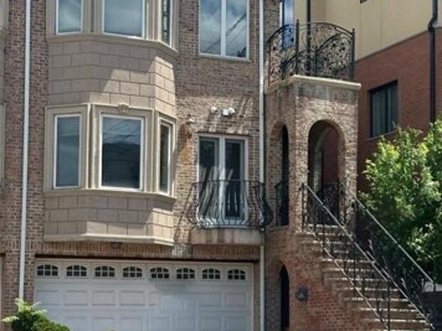 House for sale in Palisades Park