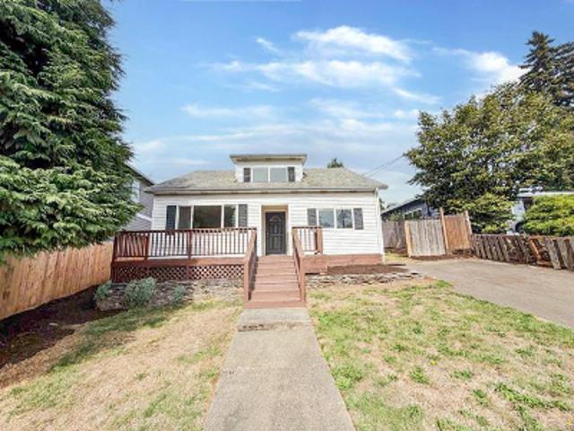 House for sale in Gladstone, Clackamas County