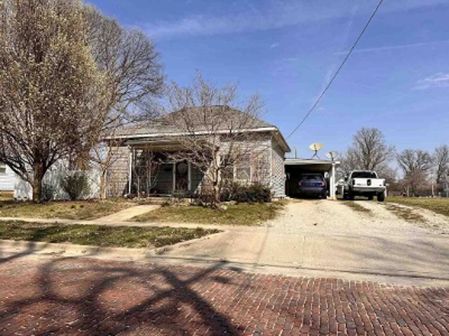 House for sale in Taylorville, Illinois