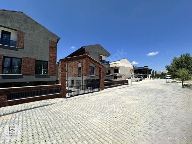 Sazova Mahallesi, Tepebaşı içerisinde satılık Villa