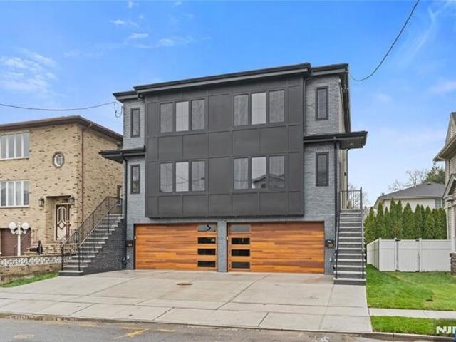 Condo for sale in Palisades Park, New Jersey