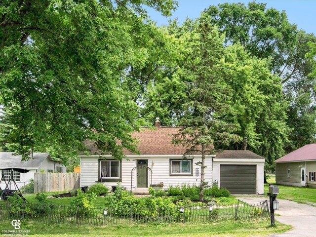 House for sale in Croswell