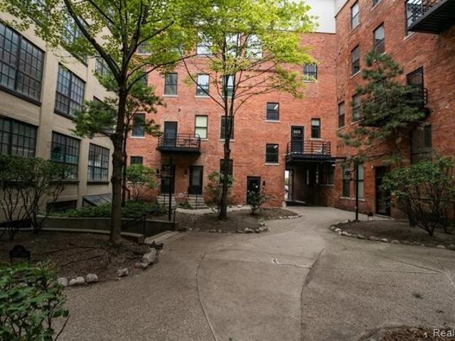 Condo for sale in Detroit