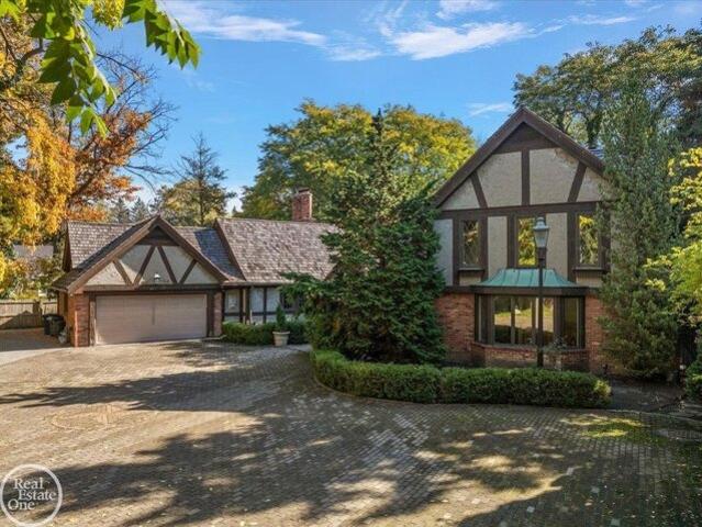 House for sale in Grosse Pointe