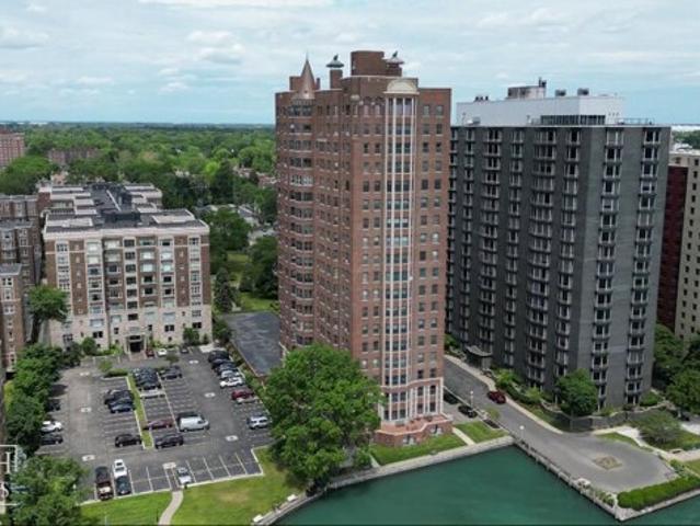 Condo for sale in Detroit