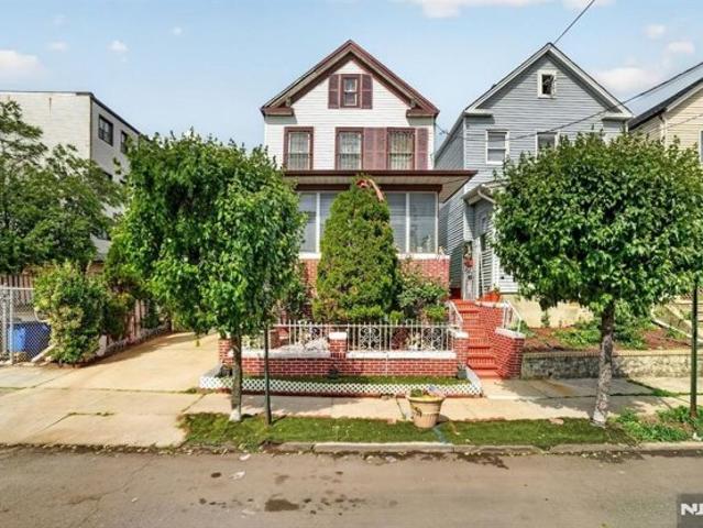 House for sale in Elizabeth, New Jersey