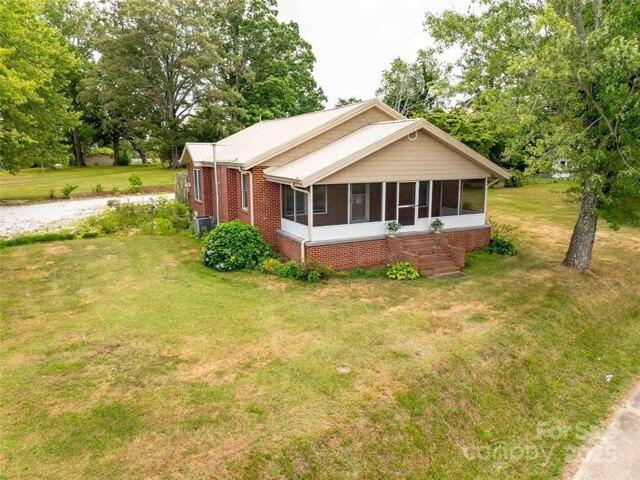House for sale in East Flat Rock