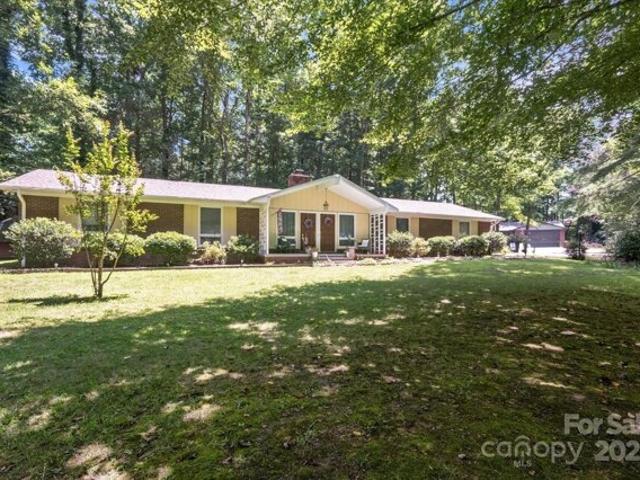 House for sale in Etowah