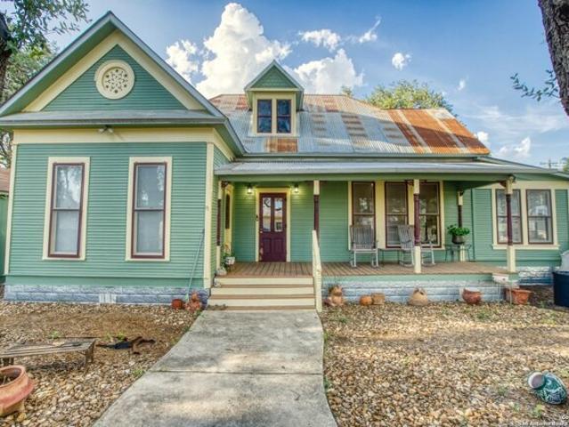 House for sale in Utopia, Texas