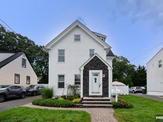 House for sale in Bergenfield, New Jersey