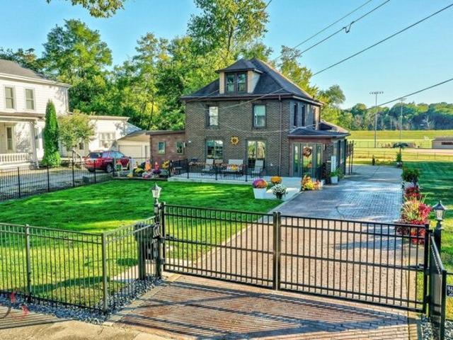 House for sale in Ottawa, Illinois