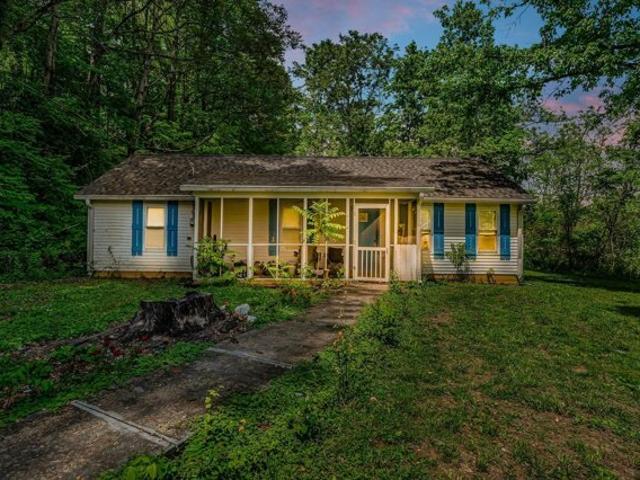 House for sale in Smithville