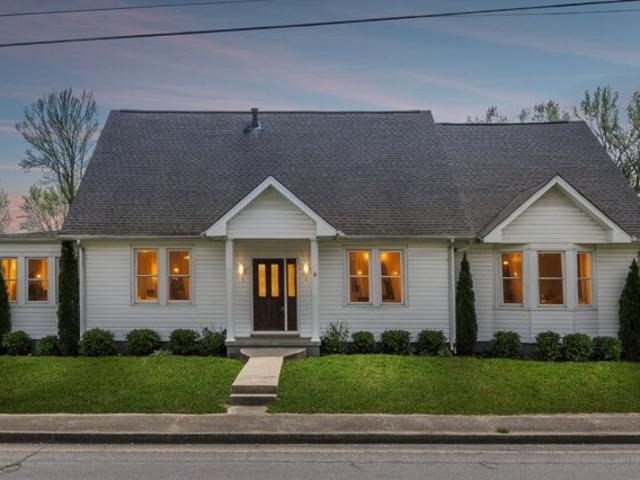 House for sale in Waverly