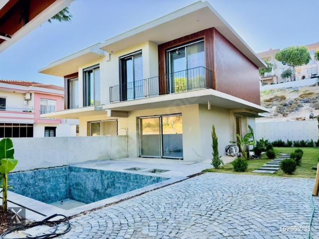 16 Eylül Mahallesi, Çeşme içerisinde satılık Villa