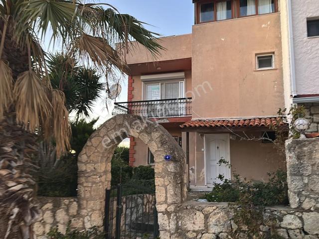 Alaçatı Mahallesi, Çeşme içerisinde satılık Villa