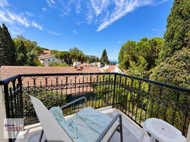 Ardıç Mahallesi, Çeşme içerisinde satılık Villa