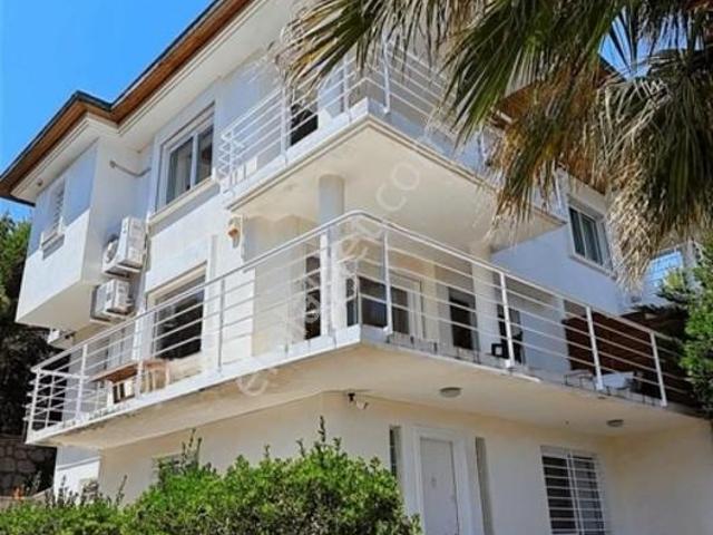 Çeşme, İzmir içerisinde kiralık Villa